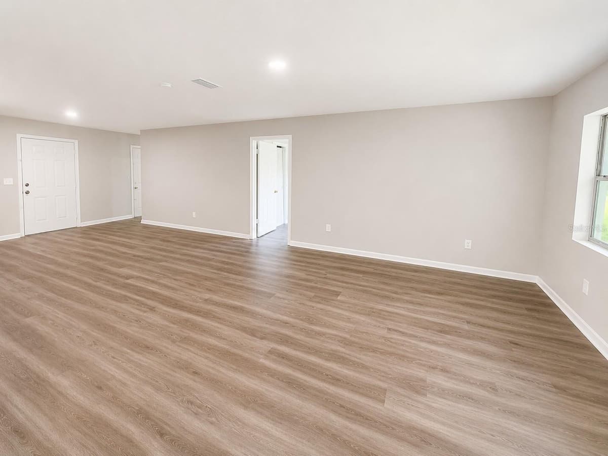 21450 35TH STREET — photo 3 of 15
