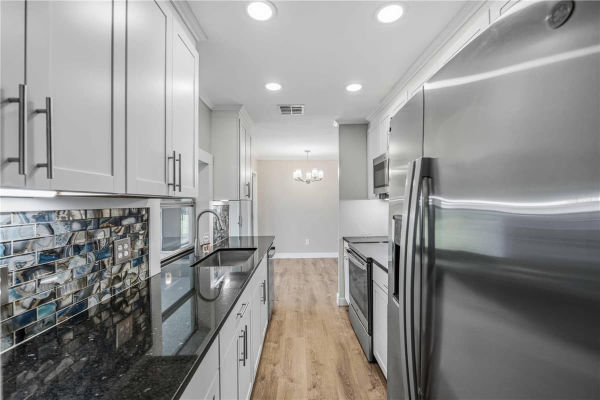 19367 EDGEWATER DRIVE — photo 17 of 33