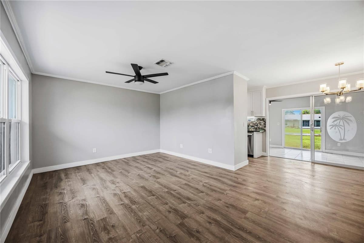 19367 EDGEWATER DRIVE — photo 10 of 33