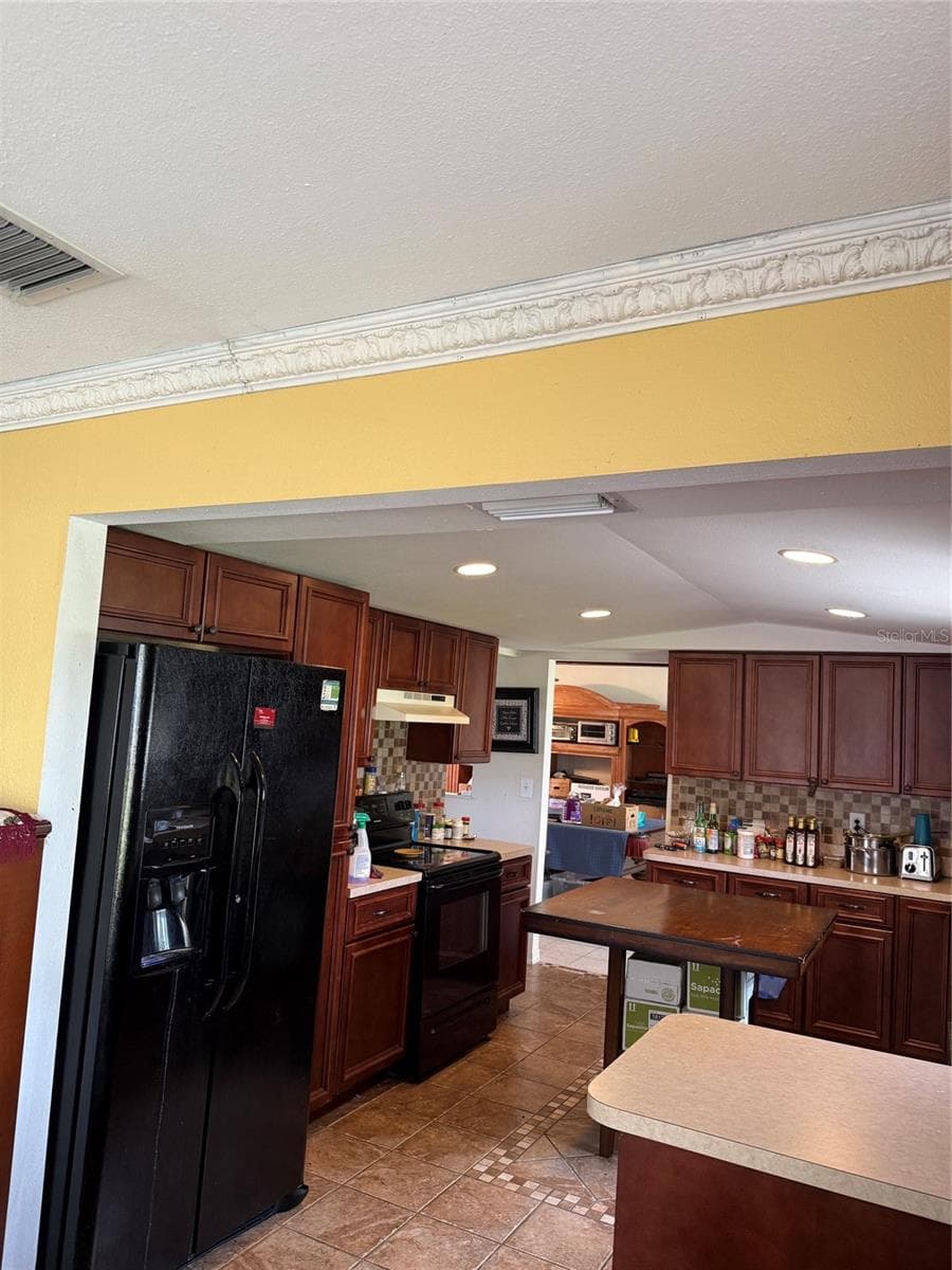 915 HILLSIDE COURT — photo 12 of 15