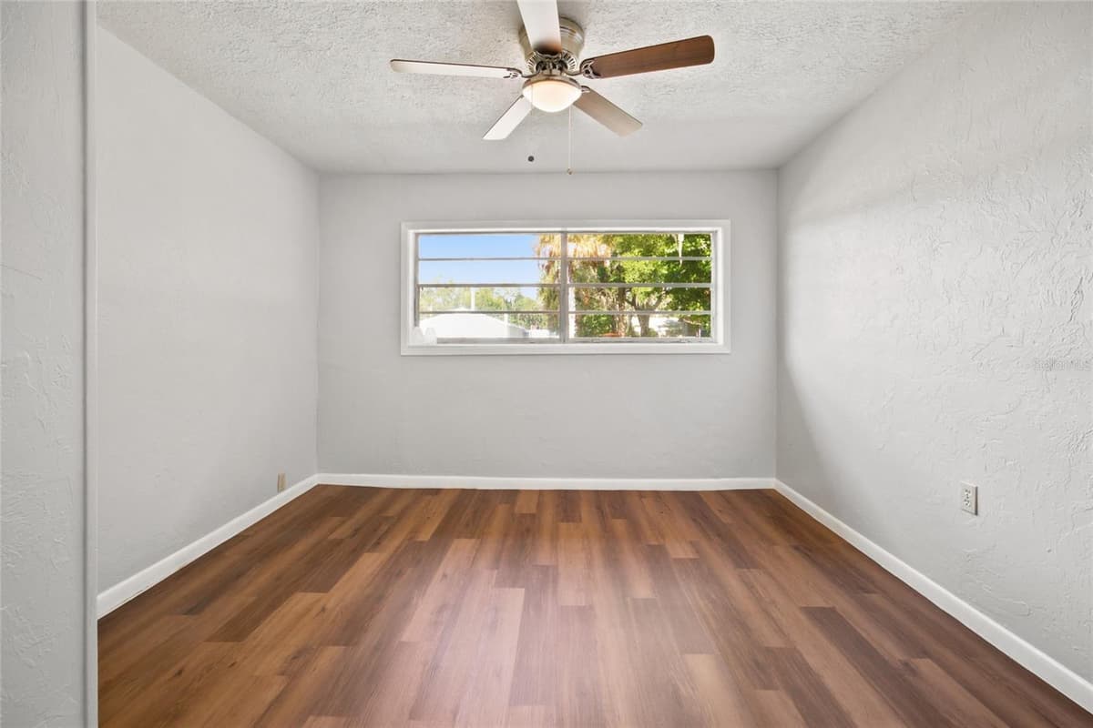 10920 55TH AVENUE — photo 18 of 34