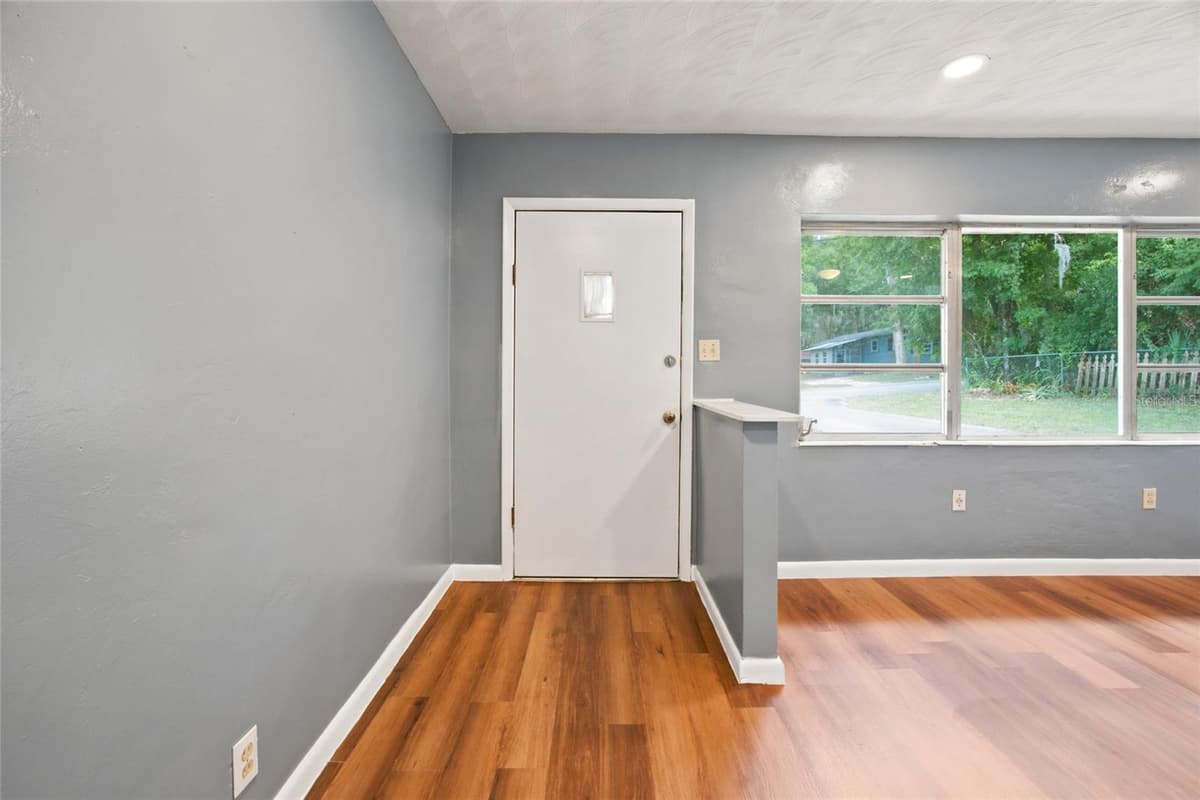 10920 55TH AVENUE — photo 3 of 34