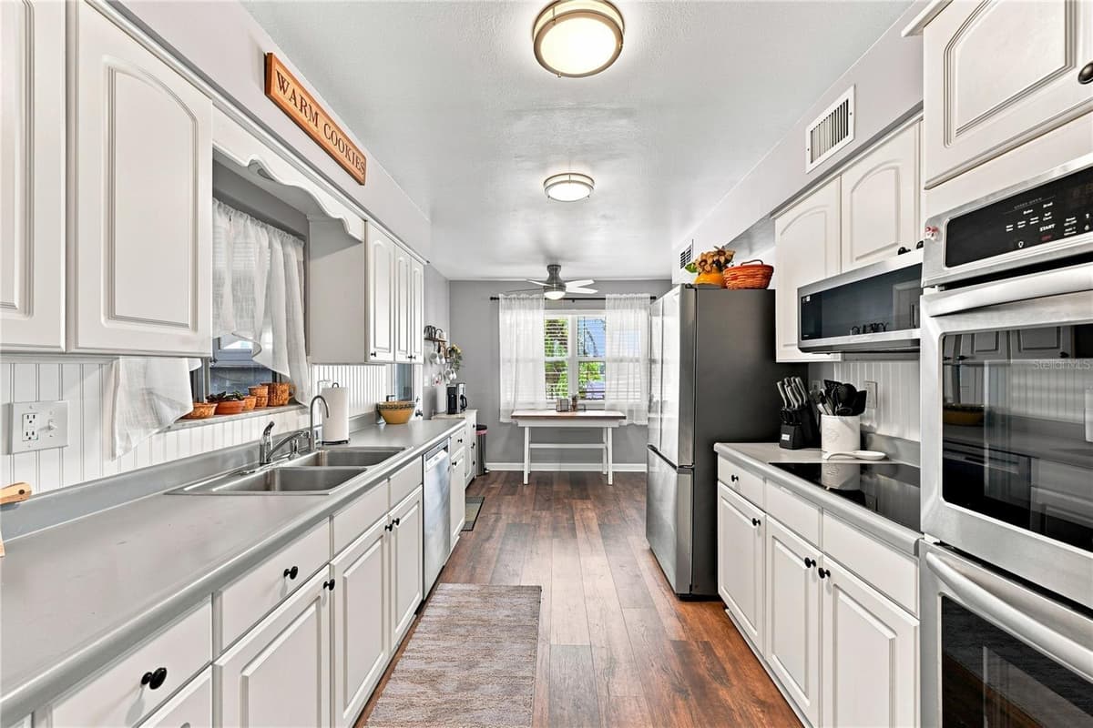 1405 HACIENDA DRIVE — photo 3 of 48