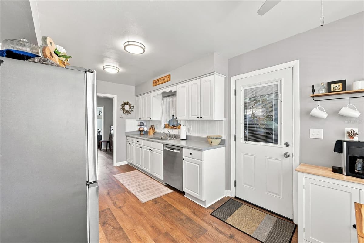 1405 HACIENDA DRIVE — photo 18 of 48