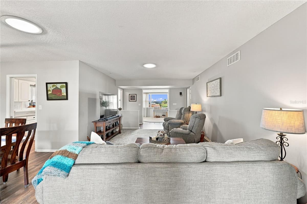 1405 HACIENDA DRIVE — photo 11 of 48