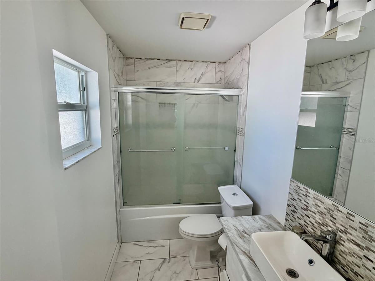 2604 KIRBY STREET — photo 10 of 15