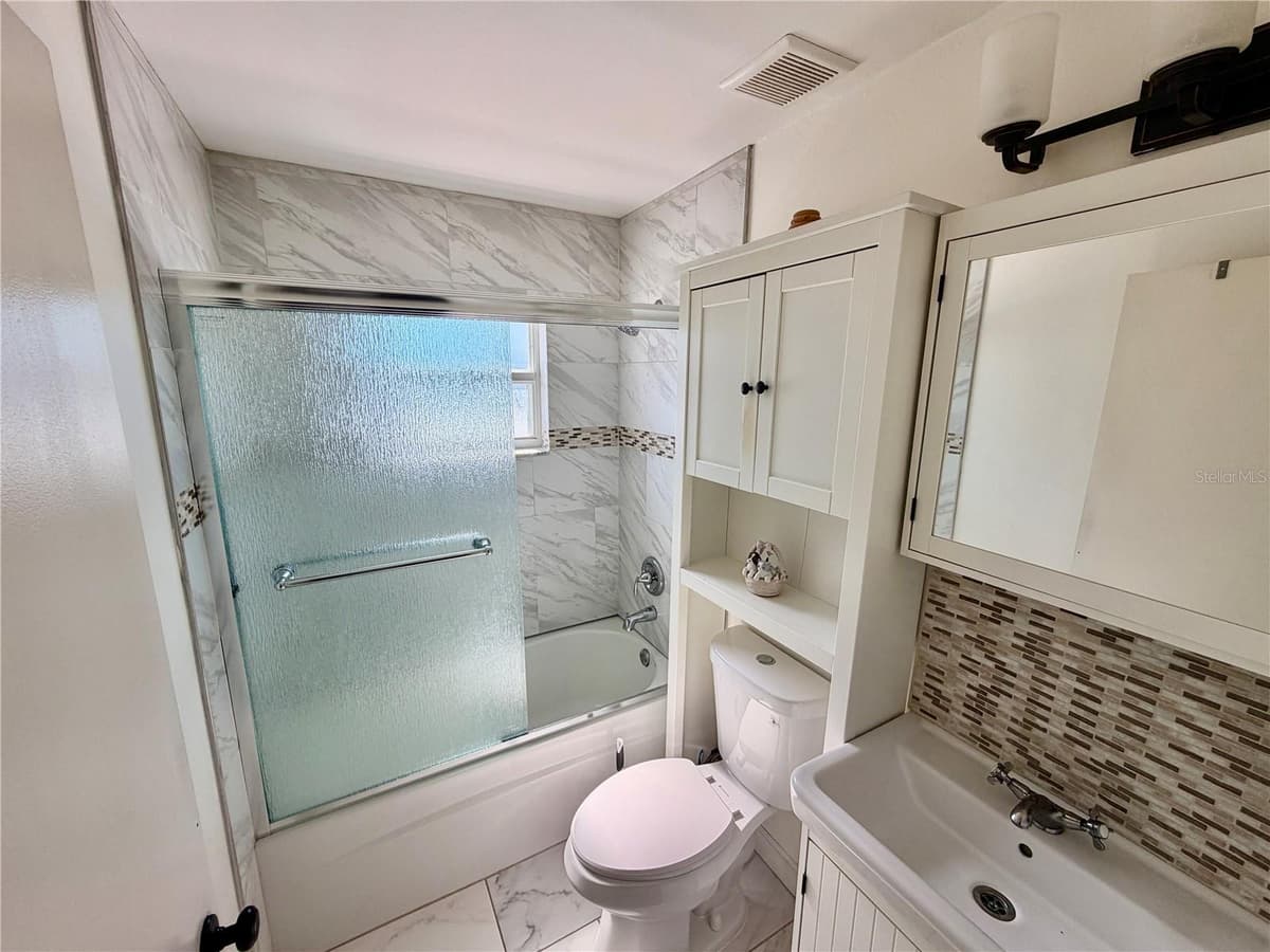 2604 KIRBY STREET — photo 8 of 15