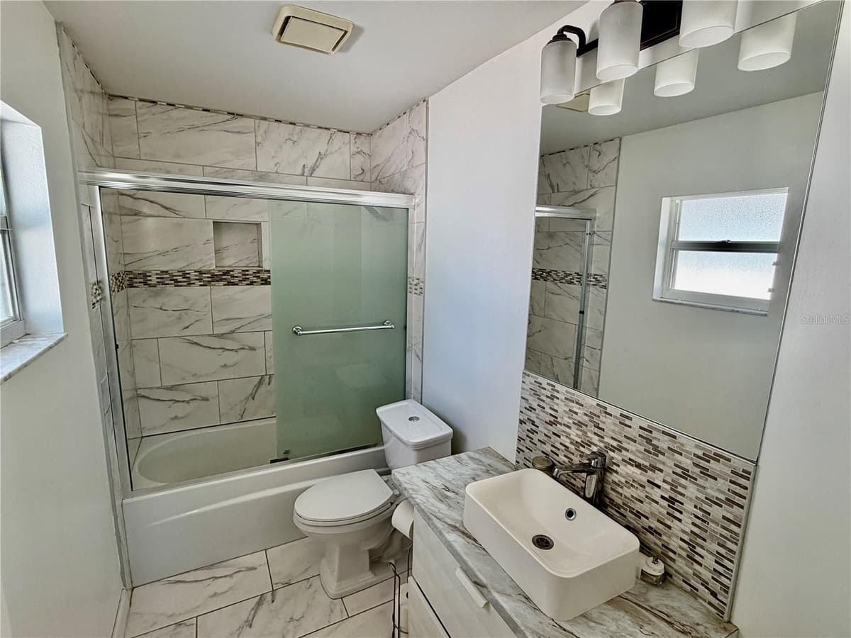 2604 KIRBY STREET — photo 11 of 15