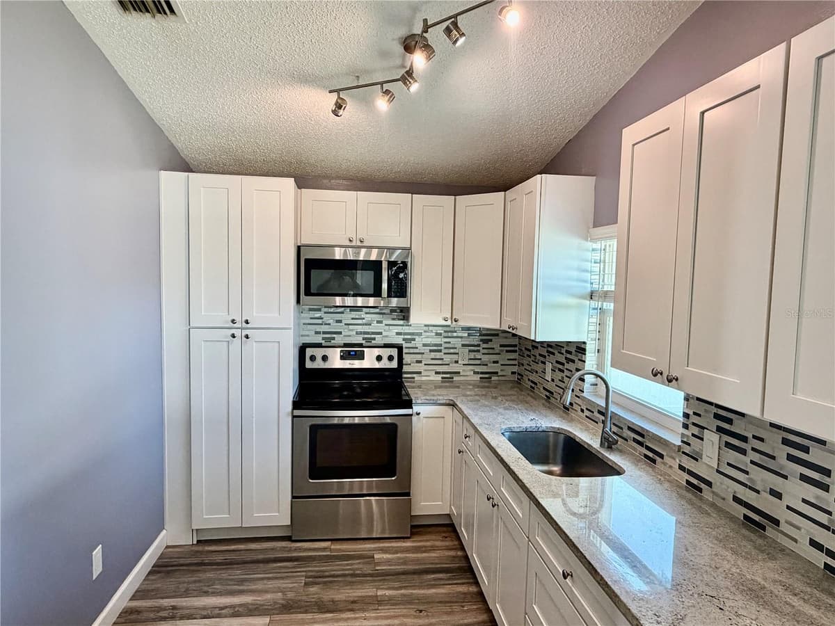 2604 KIRBY STREET — photo 5 of 15