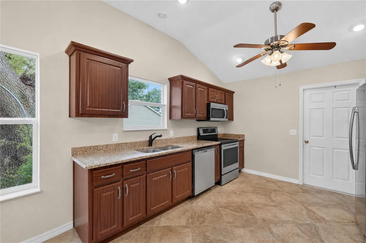 313 GONZALES PLACE — photo 11 of 22