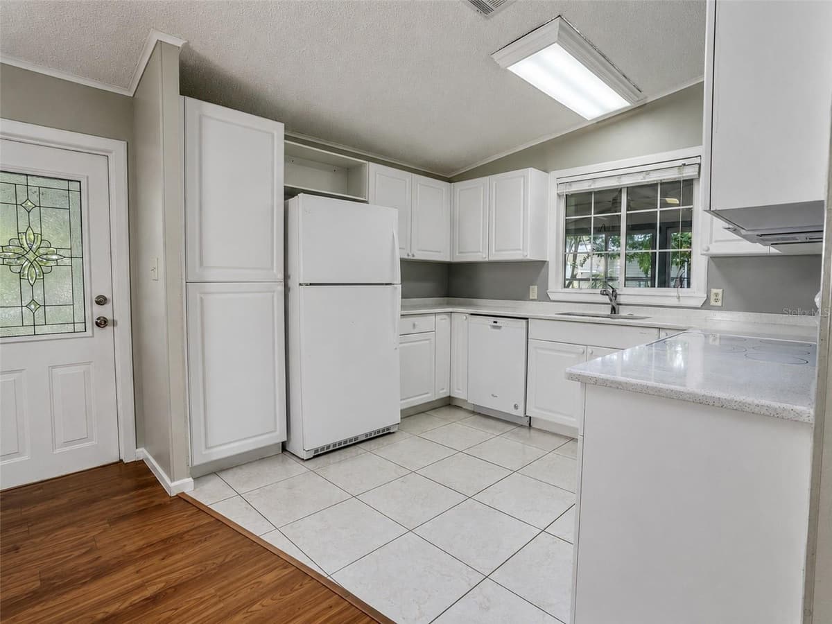 604 TOPSIDE CIRCLE — photo 10 of 41