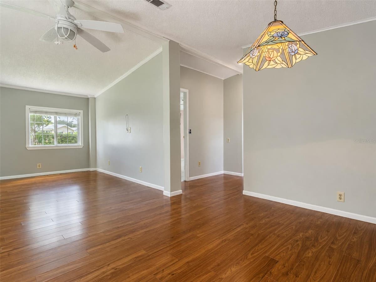 604 TOPSIDE CIRCLE — photo 11 of 41