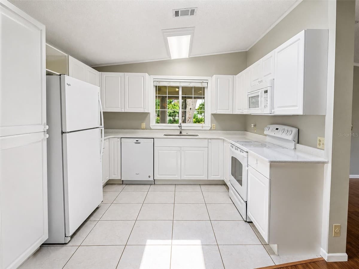 604 TOPSIDE CIRCLE — photo 5 of 41