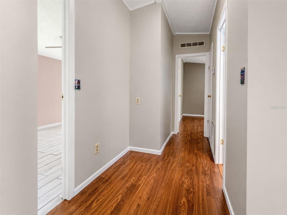 604 TOPSIDE CIRCLE — photo 16 of 41
