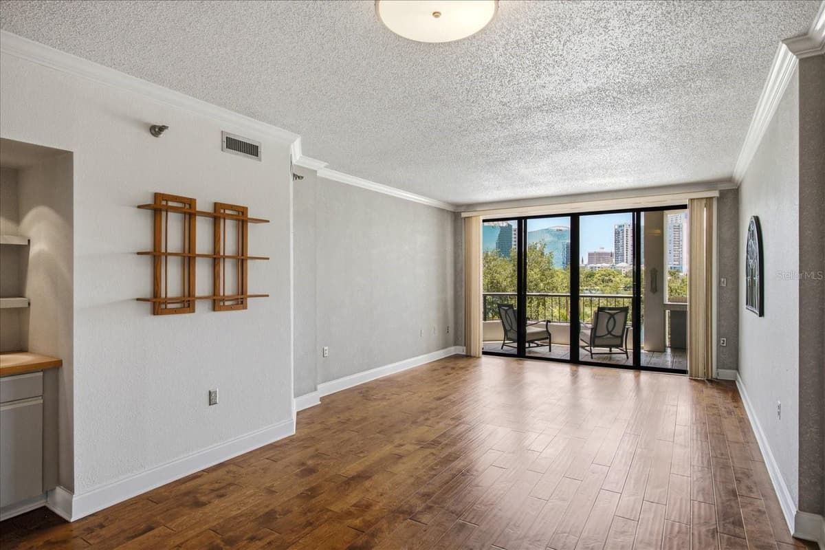 401 ROBINSON STREET — photo 5 of 35