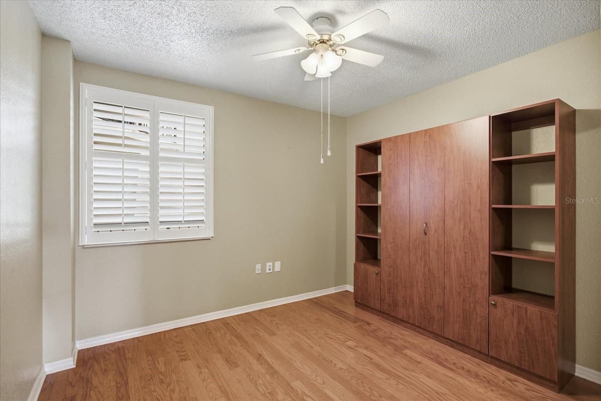 401 ROBINSON STREET — photo 19 of 35
