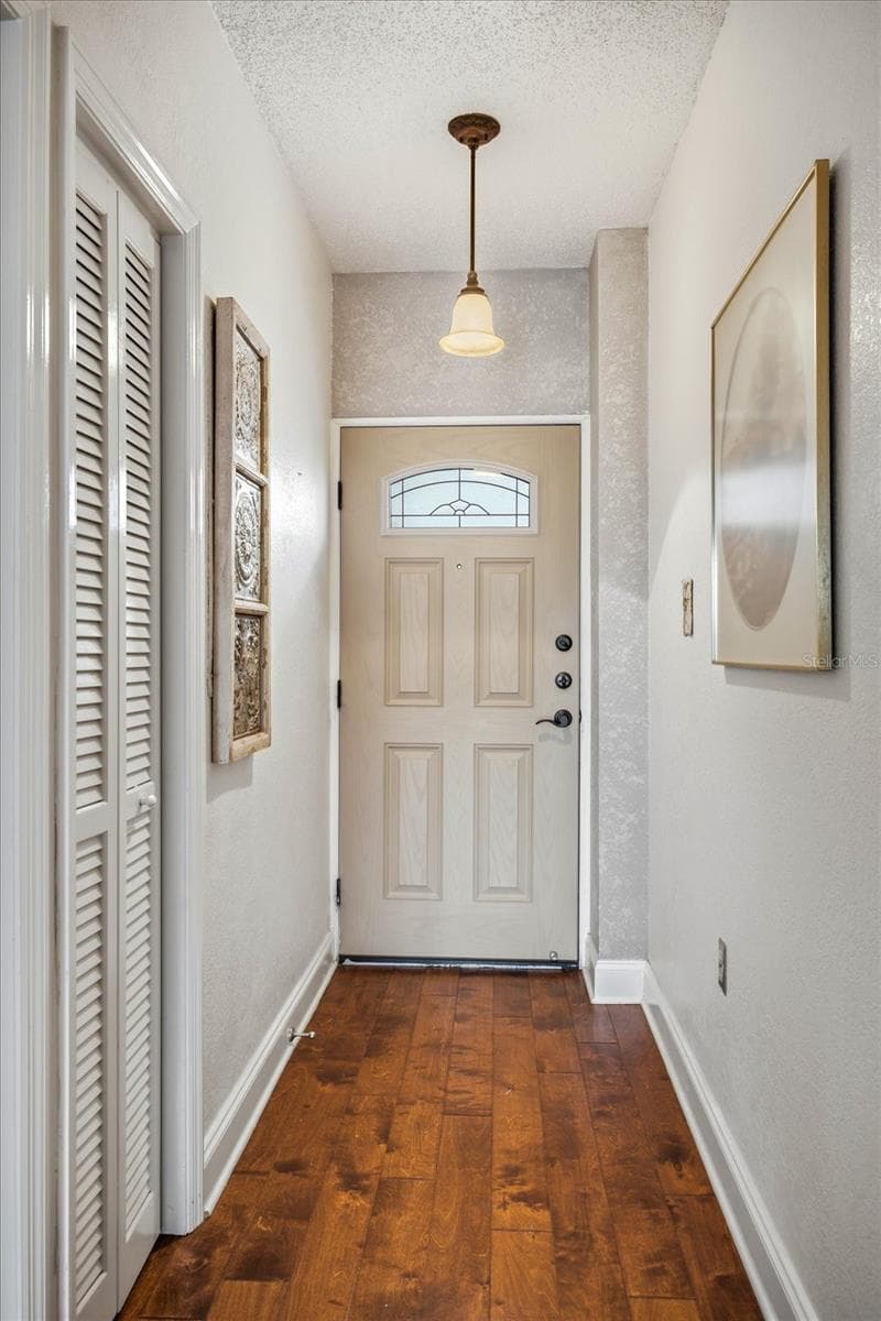 401 ROBINSON STREET — photo 3 of 35