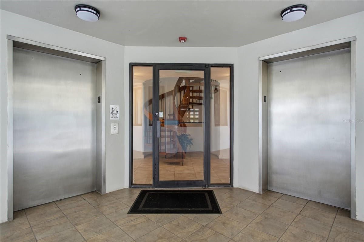 401 ROBINSON STREET — photo 26 of 35