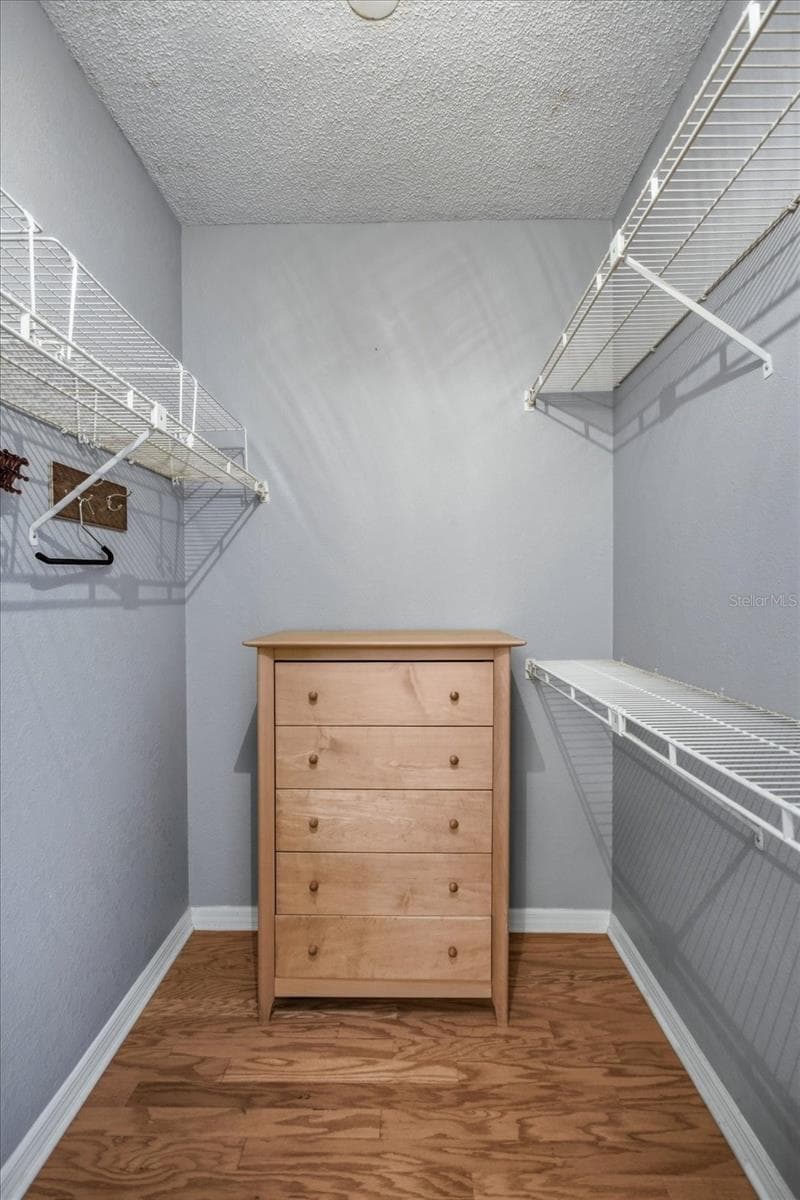 401 ROBINSON STREET — photo 18 of 35