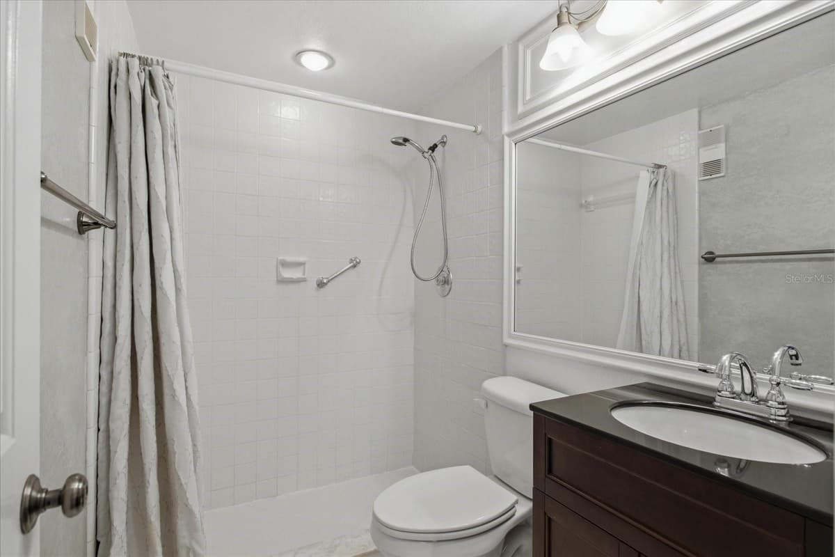 401 ROBINSON STREET — photo 20 of 35