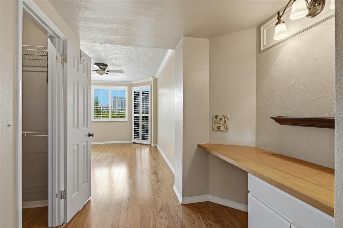 401 ROBINSON STREET — photo 13 of 35