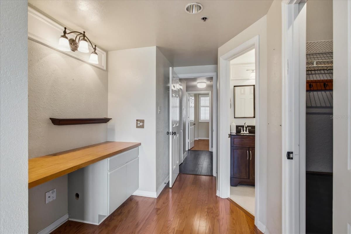401 ROBINSON STREET — photo 16 of 35