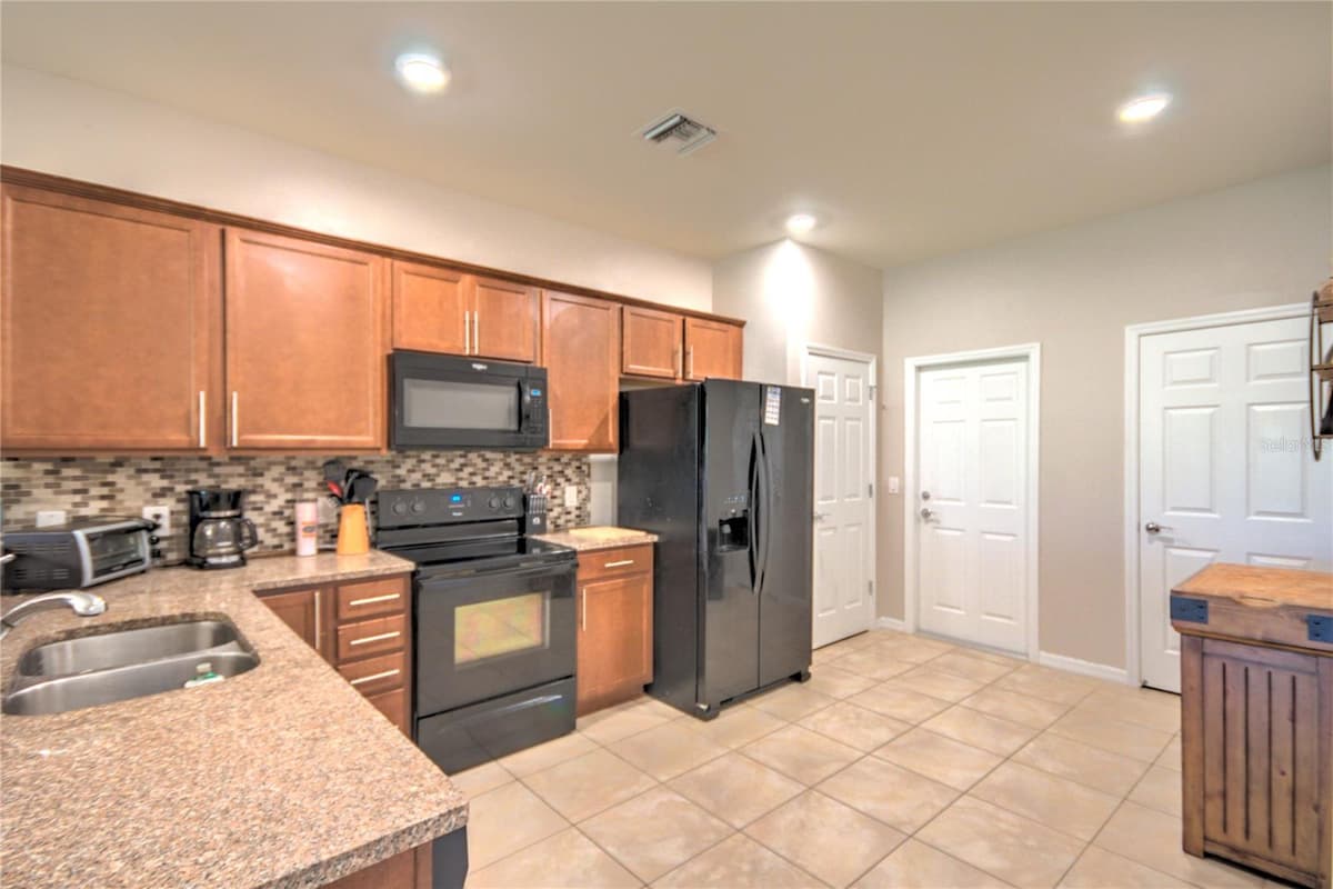 18837 LANUVIO STREET — photo 11 of 30