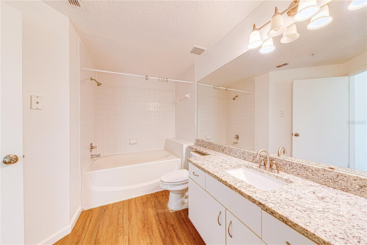5500 METROWEST BOULEVARD — photo 16 of 30