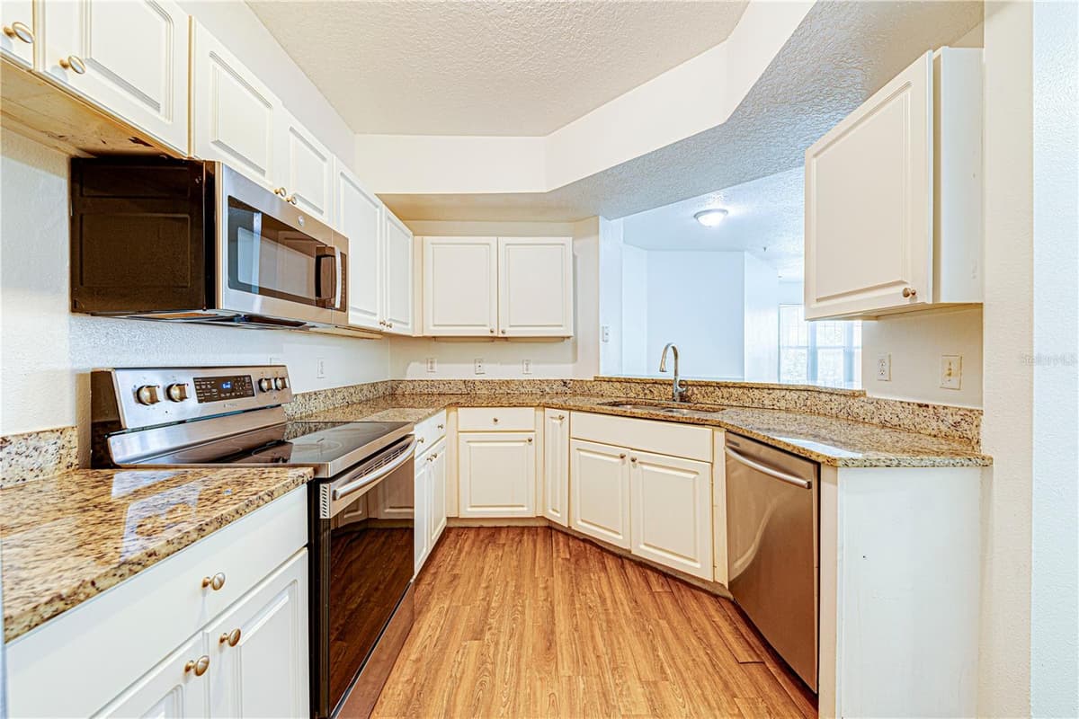 5500 METROWEST BOULEVARD — photo 8 of 30