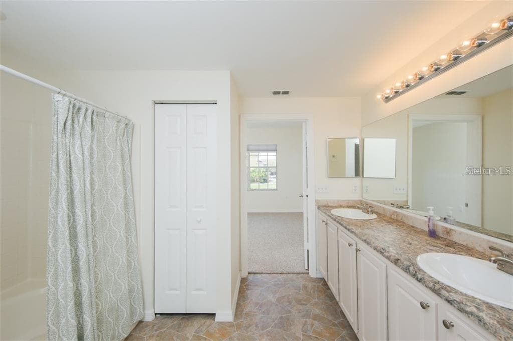 5655 BENTGRASS DRIVE — photo 16 of 27
