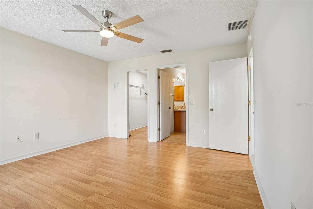 970 KENOVA AVENUE — photo 16 of 48