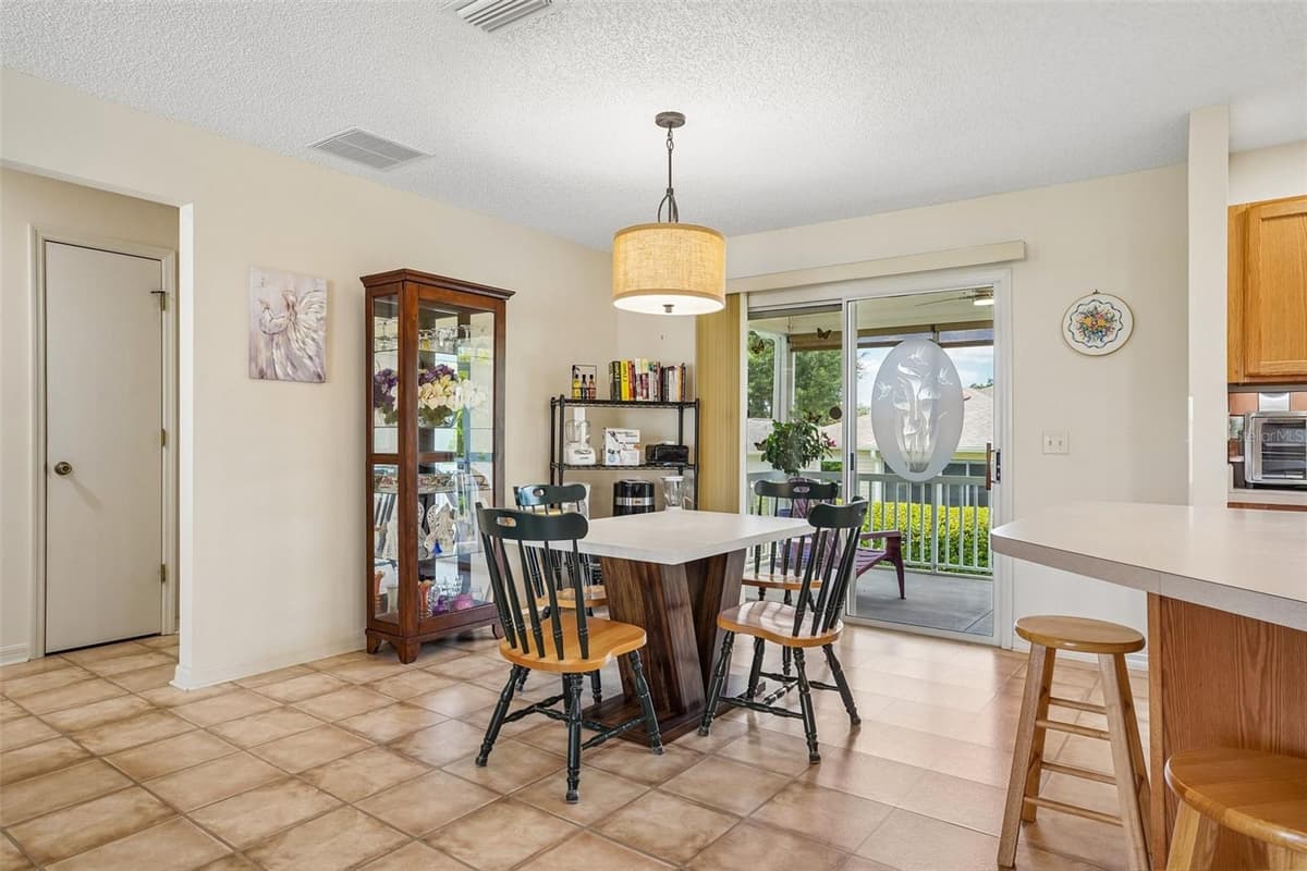 970 KENOVA AVENUE — photo 13 of 48