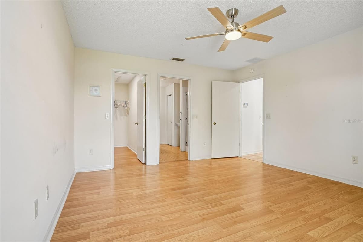 970 KENOVA AVENUE — photo 17 of 48