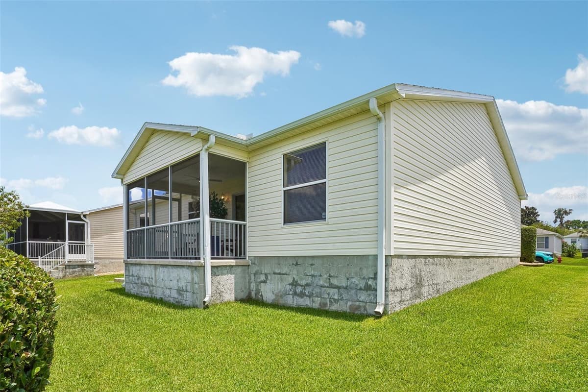 970 KENOVA AVENUE — photo 34 of 48