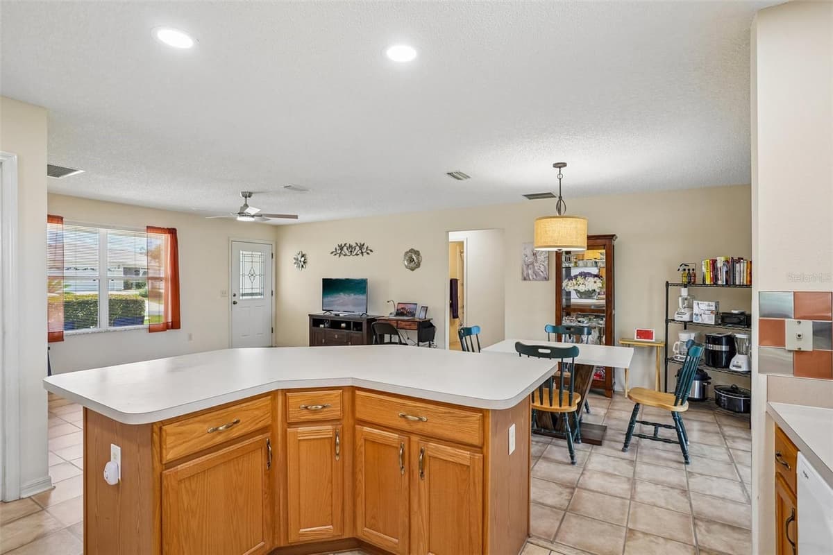 970 KENOVA AVENUE — photo 12 of 48