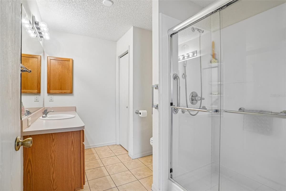 970 KENOVA AVENUE — photo 19 of 48