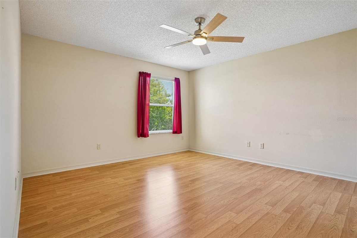 970 KENOVA AVENUE — photo 15 of 48