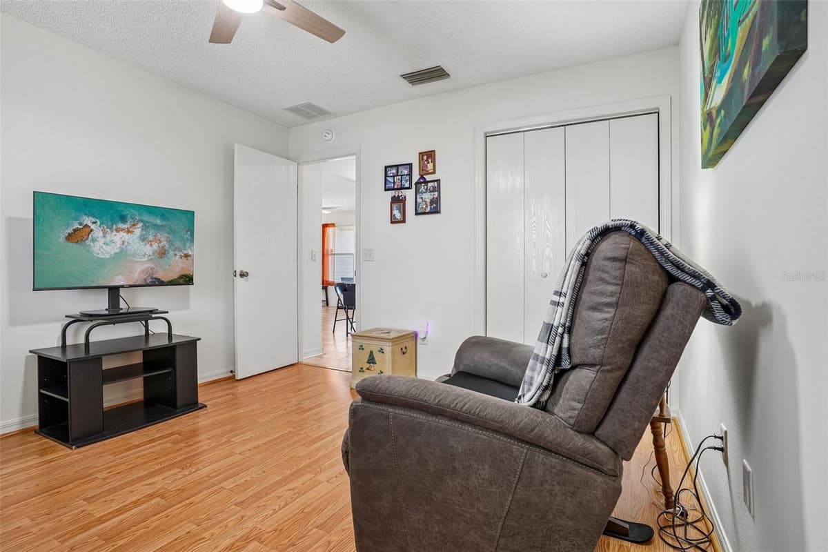 970 KENOVA AVENUE — photo 26 of 48