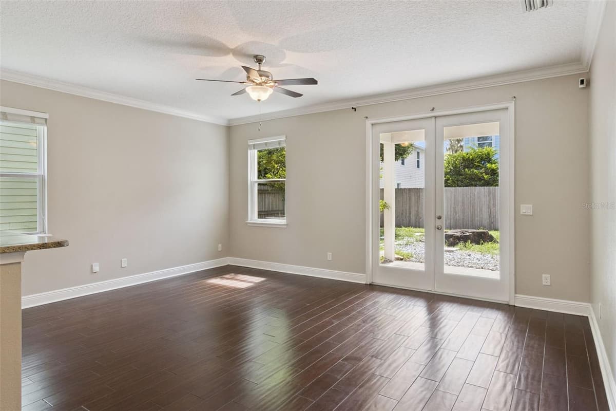 2544 MAYER STREET — photo 24 of 38