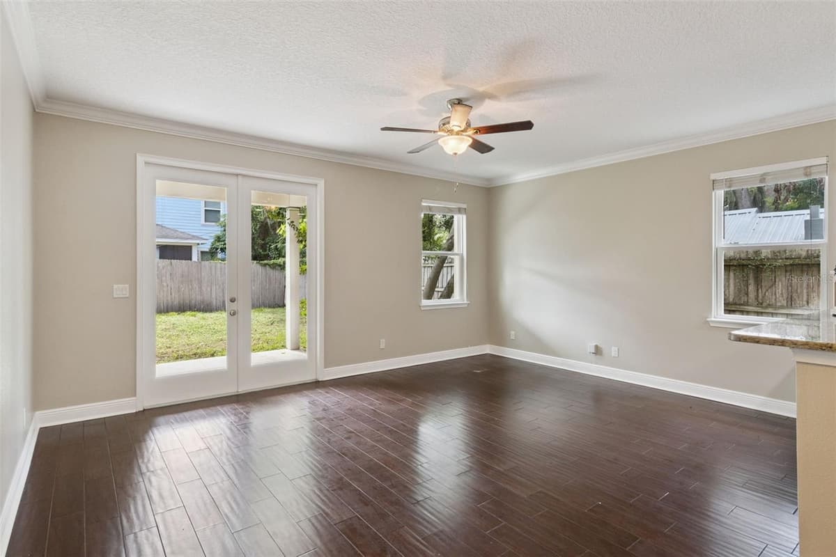 2544 MAYER STREET — photo 11 of 38
