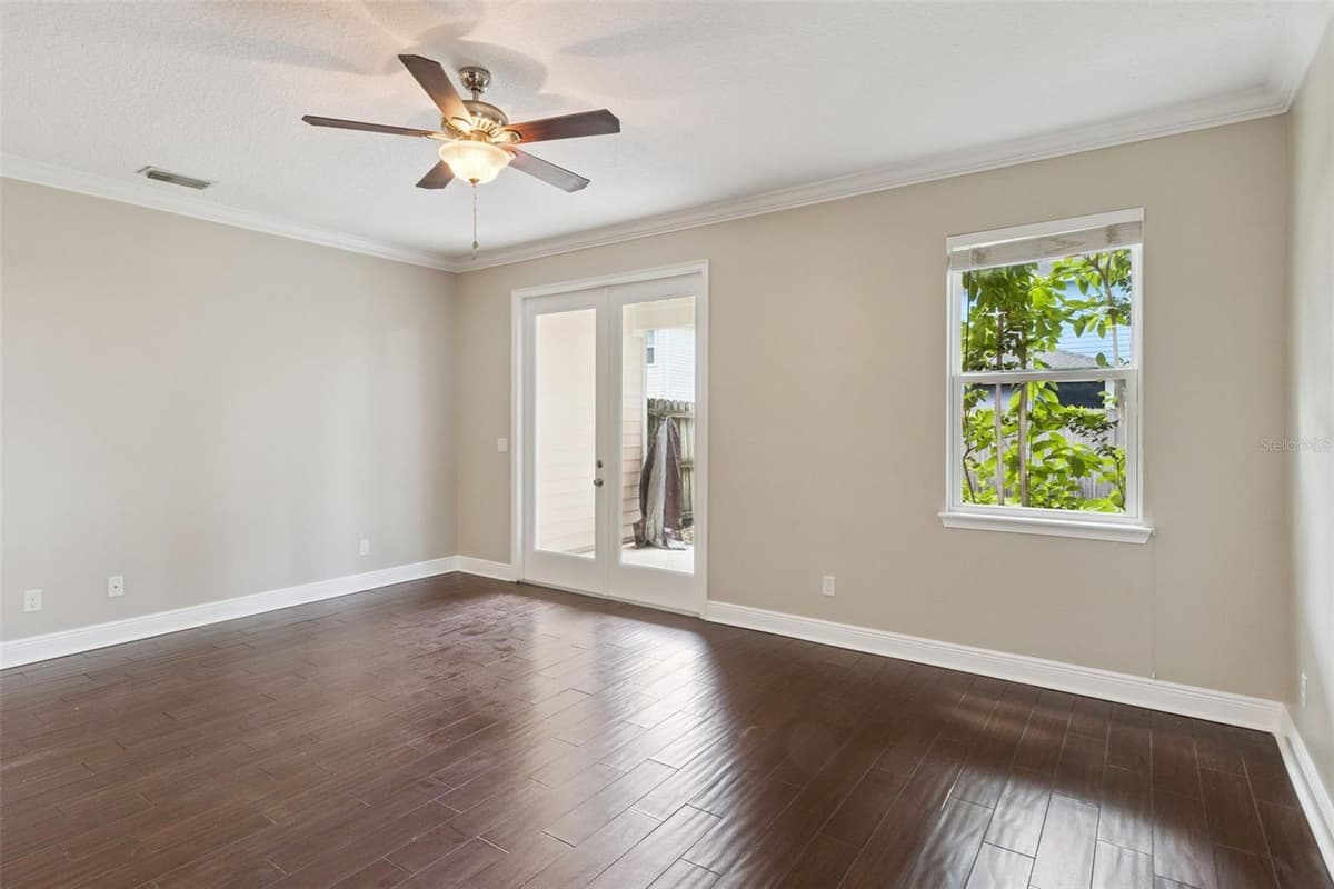 2544 MAYER STREET — photo 10 of 38
