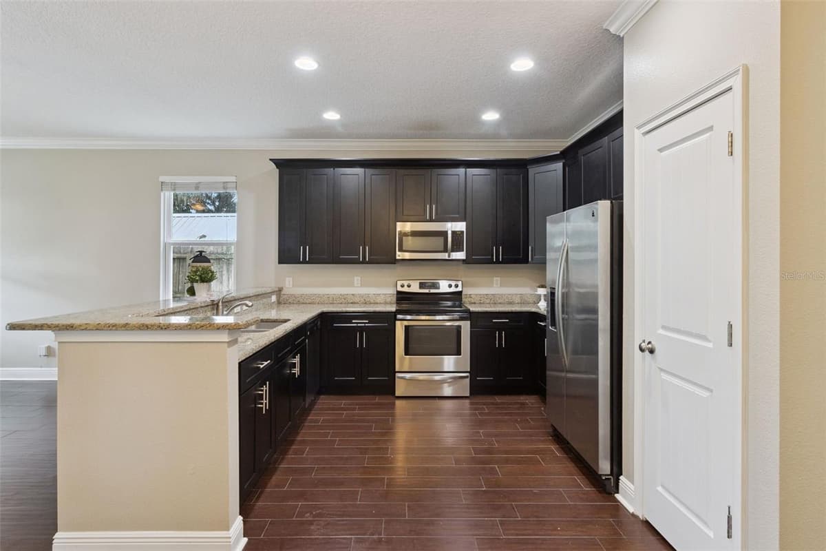 2544 MAYER STREET — photo 14 of 38