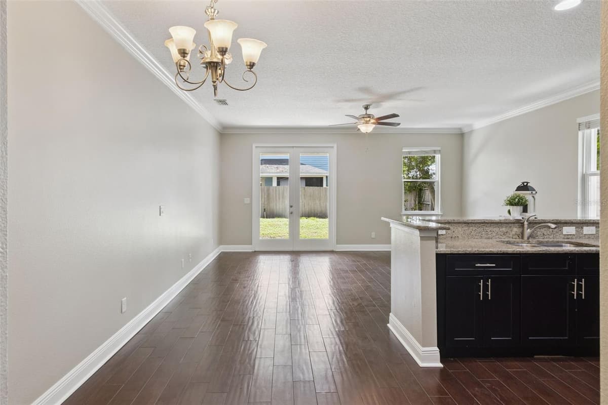 2544 MAYER STREET — photo 12 of 38