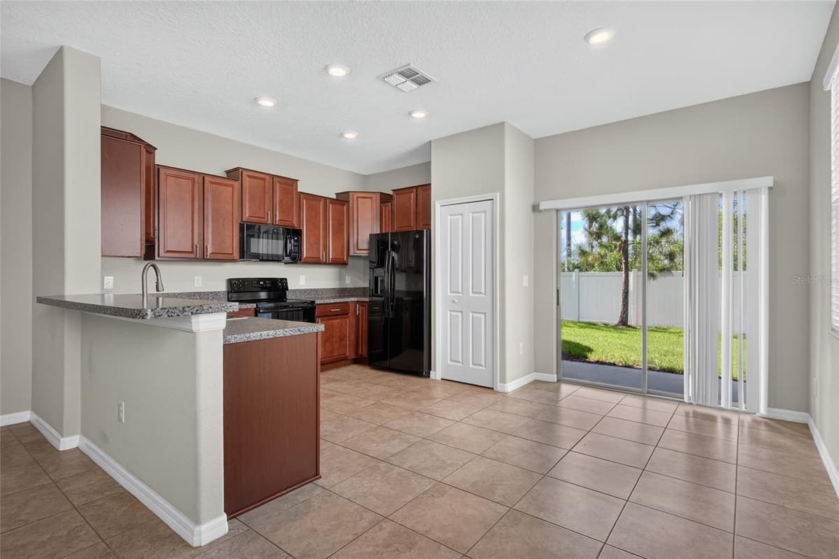 7617 GINGER LILY COURT — photo 8 of 39