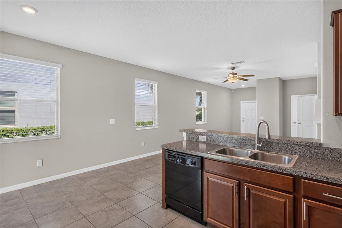 7617 GINGER LILY COURT — photo 9 of 39