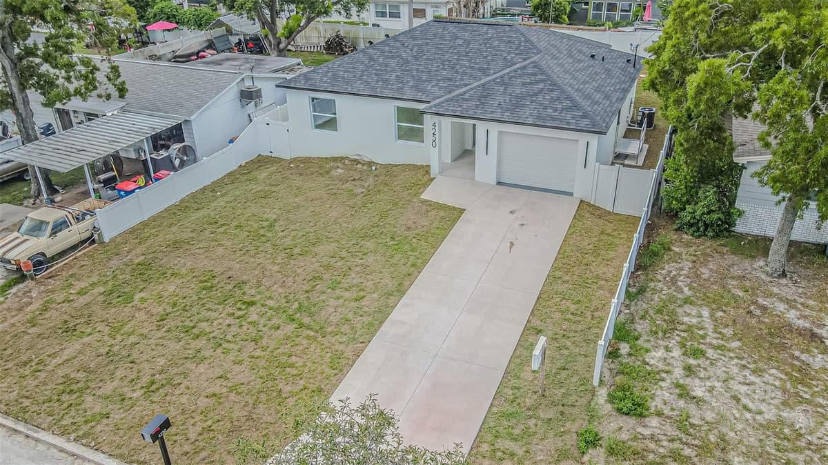 4250 OAK BLUFF AVENUE — photo 3 of 25