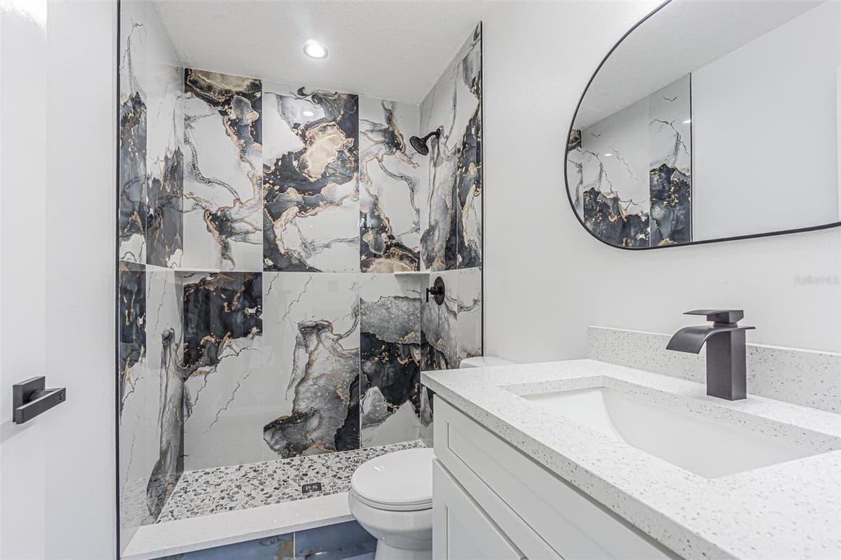 4250 OAK BLUFF AVENUE — photo 17 of 25
