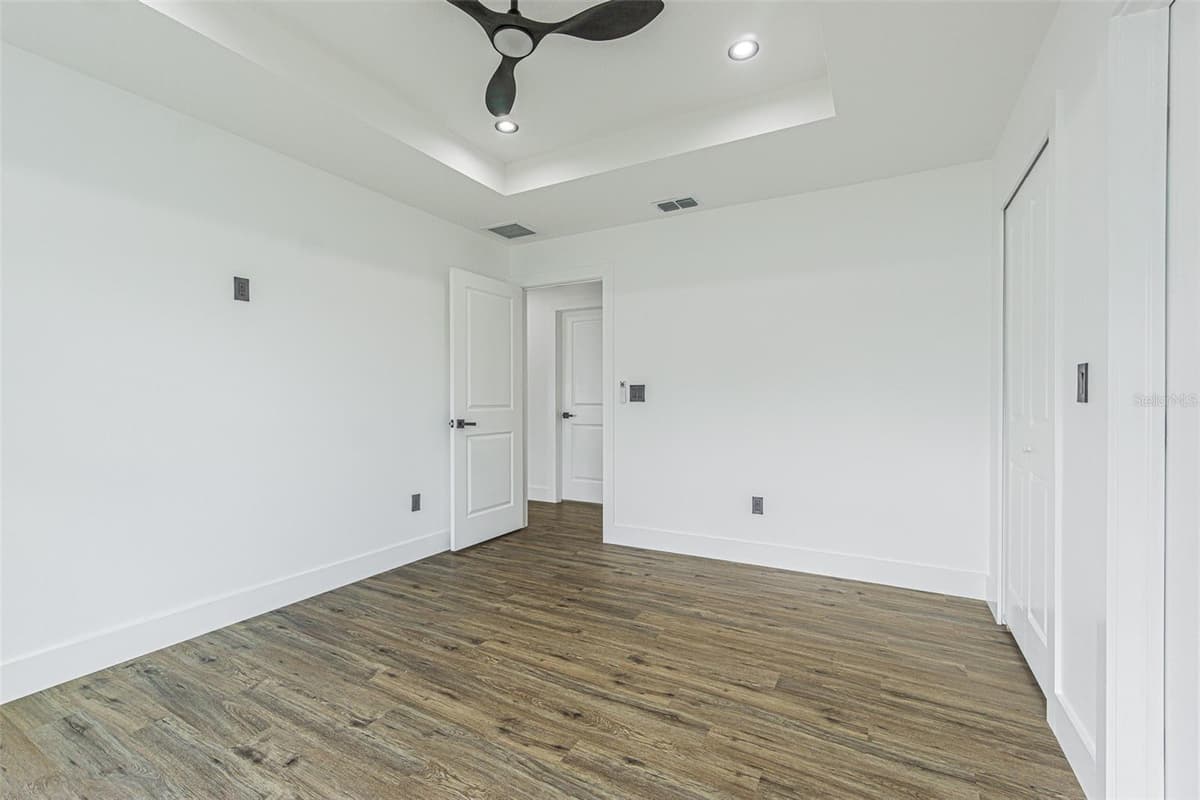 4250 OAK BLUFF AVENUE — photo 20 of 25