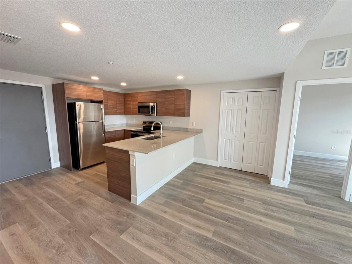 4424 TEXAS AVENUE — photo 5 of 42