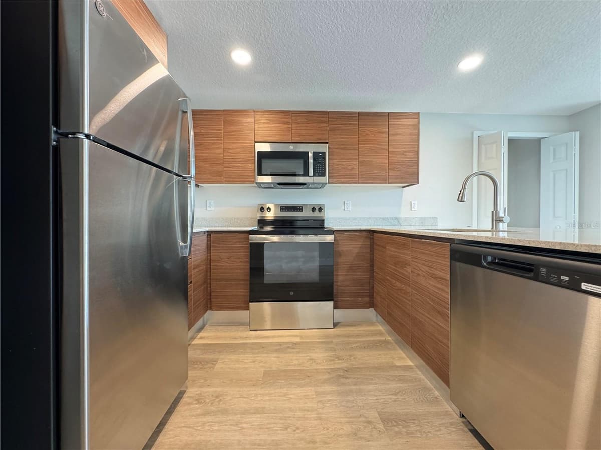 4424 TEXAS AVENUE — photo 4 of 42